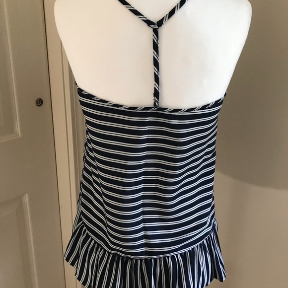 A&F Adorable Ruffle Top - Picture 2 of 3